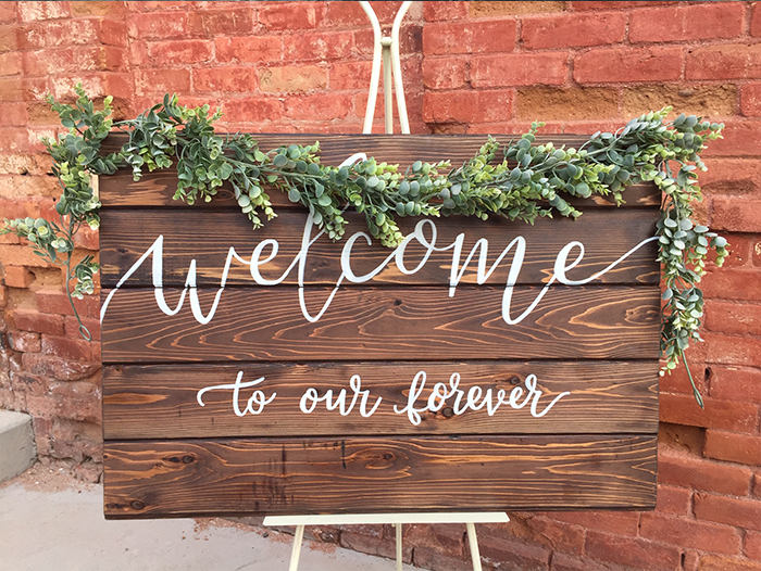 Need something pretty to hold a welcome sign for your event? 4 easels  available to choose from🤍$25 Rental Rate. Message me to check…
